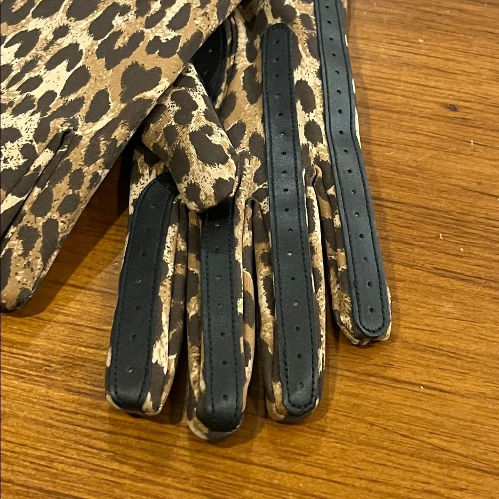 Isotoner Leopard Gloves Smart Dri Water Repellent Smart Torch Women’s Size S/M - Picture 3 of 8